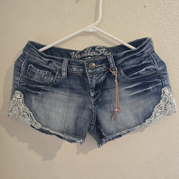 Vanilla Star denim shorts w/ lace trim – Size 5 - Picture 1 of 6